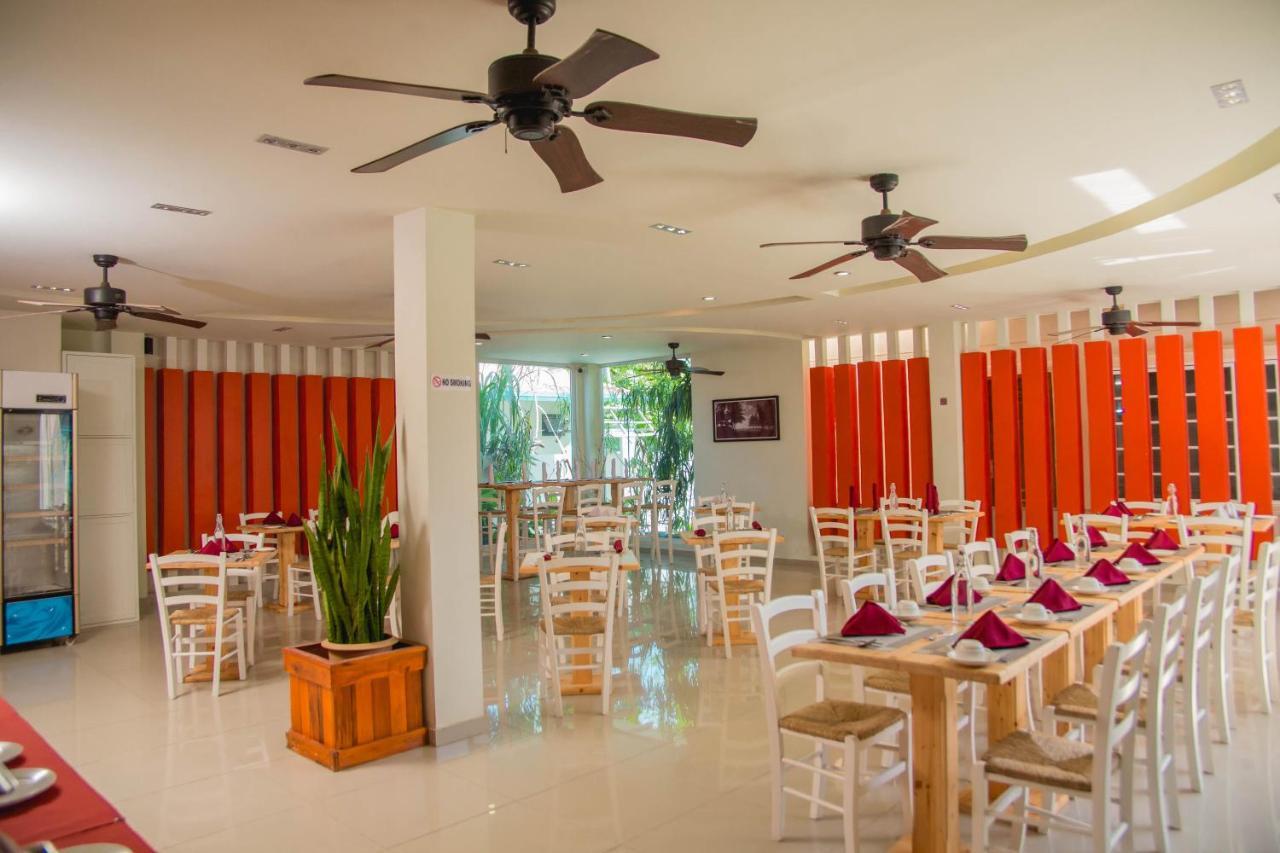 Reveries Maldives Gan (Laamu Atoll) Exterior foto